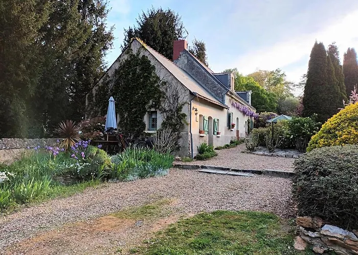 Le Logis Du Pressoir Self Catering Gites In Beautiful 18Th Century Estate In The Heart Of The Loire Valley With Heated Pool And Extensive Grounds.