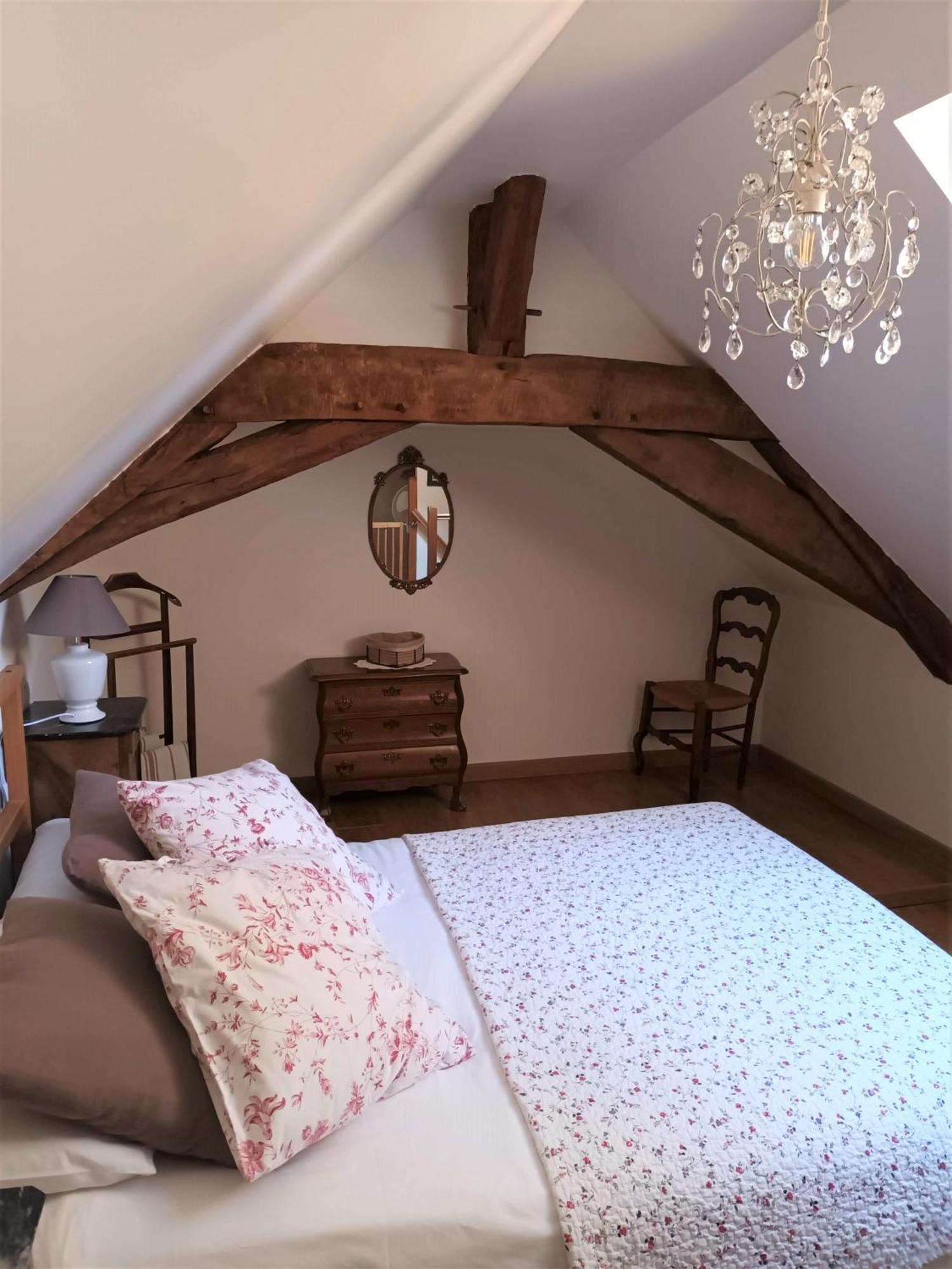 Le Logis Du Pressoir Self Catering In Beautiful 18th Century Estate In The Heart Of The Loire Valley With Heated Pool And Extensive Grounds. Les Bois-d'Anjou