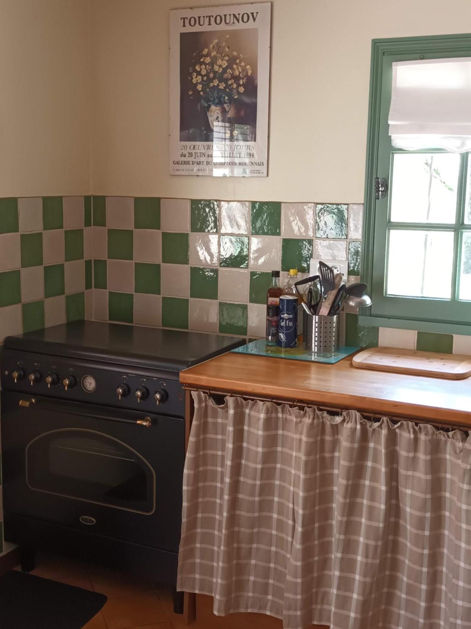 Le Logis Du Pressoir Self Catering In Beautiful 18th Century Estate In The Heart Of The Loire Valley With Heated Pool And Extensive Grounds.